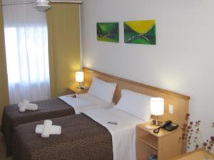 a hotel room with two beds and two lamps at RCT Club vacacional y Spa in General Conesa +8 photos