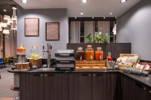 Makanan di atau berdekatan hotel
