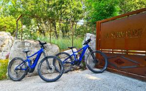 two bikes are parked next to a gate at Cabanes Lodges Le Servière in Balazuc