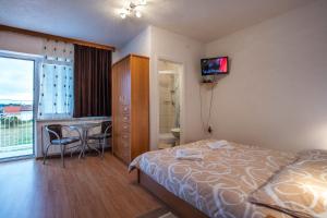 Postel nebo postele na pokoji v ubytování Apartment and Rooms Aračić