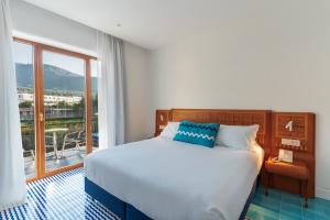 Кровать или кровати в номере Grand Hotel Flora