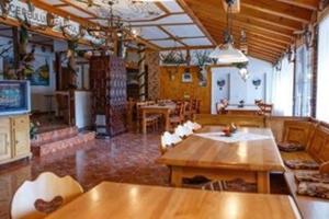 a living room with a table and a dining room at Cabana Cerbul-Oasa-Transalpina in Ciban