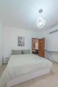 Ένα ή περισσότερα κρεβάτια σε δωμάτιο στο Luxury apartment on the pool +13 φωτογραφίες