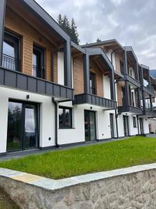 Το κτήριο όπου στεγάζεται  το διαμέρισμα