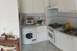 a kitchen with a washing machine and a sink at Villa Valchiria in Campomarino