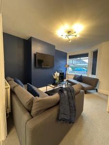 Χώρος καθιστικού στο 3 Bedroom Perfect Guest Home Sleeps 7 with parking, HU3