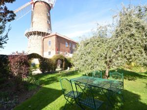 En have udenfor 2 Bed in Boston 90123