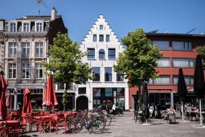 a street with tables and chairs and a building at Kozy Home Spacious Luxurious Home in Antwerp