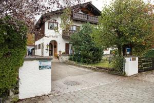 a large white house with a fence in front of it at Gästehaus Arkadia - Ferienwohnung 3 in Garmisch-Partenkirchen