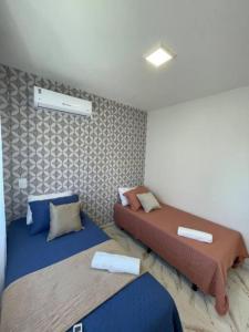 Un pat sau paturi într-o cameră la F - Apartamento Central e moderno