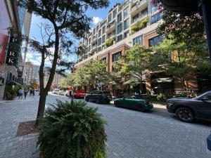 Gallery image of Old Four Season Hotel Condo in Toronto +13 photos