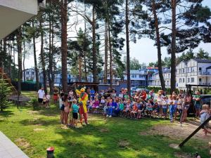 Hostia v ubytovaní Apartament 12B Niebieskie Apartamenty Poddąbie dawniej Blue Marine z basenem krytym, odkrytym, salą zabaw, animacjami