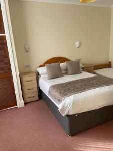 Postel nebo postele na pokoji v ubytování Merlewood Hotel