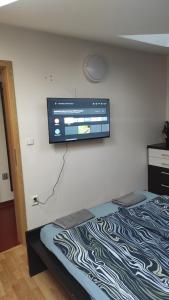 Postel nebo postele na pokoji v ubytování V centru mesta s vyhledem na Petra, a parkovani