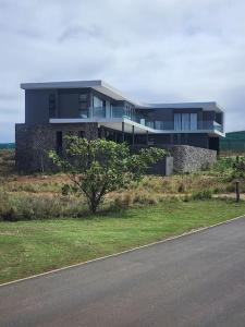 Το κτήριο όπου στεγάζεται  η παραθεριστική κατοικία