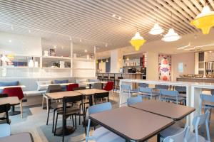 Kuchyň nebo kuchyňský kout v ubytování Holiday Inn Express & Suites Ghent by IHG