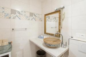 Koupelna v ubytování Apartmány Uprostřed zeleně + 20 fotografií