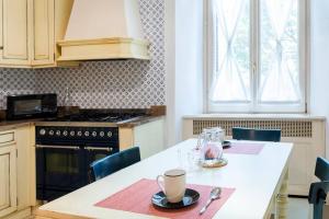 Dapur atau dapur kecil di Luxury Apartment on the center of Como