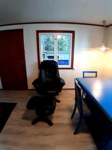 Gallery image of Koselig blått hus - utsikt Losna in Tretten +22 photos