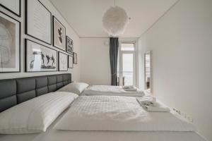 Ένα ή περισσότερα κρεβάτια σε δωμάτιο στο Stylish Apartment with Balcony and Pool +38 φωτογραφίες