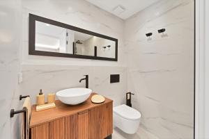 Ένα μπάνιο στο Los Pinos de Aloha Golf +13 φωτογραφίες