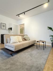 Posezení v ubytování Moderne City-Wohnung mit Self Check-In und Free Wifi im Zentrum + 11 fotografií