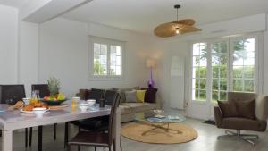 Χώρος καθιστικού στο Confortable maison familiale près des plages