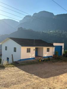 En generel udsigt til bjerge eller udsigt til bjerge taget fra feriehuset