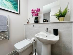 Ένα μπάνιο στο Central Royale - Rose Platinum Properties