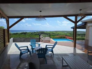 Bazén v ubytování Villa Entre Ciel et Mer nebo v jeho okolí