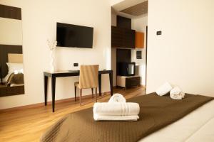Televiisor ja/või meelelahutuskeskus majutusasutuses NSM Hotel Palace Lucera
