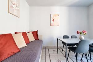 a living room with a couch and a table at Dimora Vico Storella in Lecce