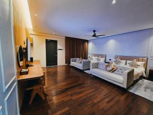 The Palm Suite@ Lava Mansion, photo 4 of 5