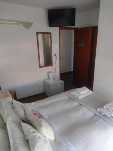 Una cama o camas en una habitación de Hotel Barracuda