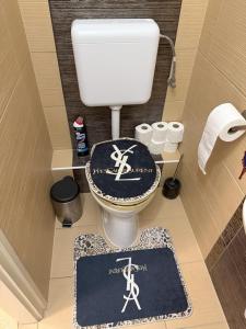 a bathroom with a toilet with a sign on it at Mimi Apartman in Debrecen +9 photos