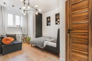 a bedroom with a bed and a sliding door at Muzyczna Oaza Przy Rynku in Wrocław