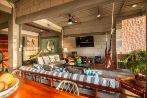 a living room with a couch and a table at Casa playa Puerto Luz, Alquiler vacacional in Santa Marta