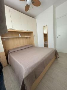 Postel nebo postele na pokoji v ubytování Incantevole Suite sul Mare + 11 fotografií