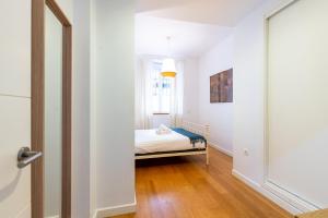 Ένα ή περισσότερα κρεβάτια σε δωμάτιο στο Veoapartment Alhóndiga Bajo