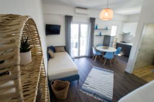 Vila Vera Seafront Apartments的电视和/或娱乐中心