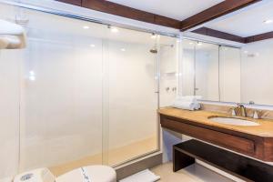 Un baño de Travelers Condominio Plenitud