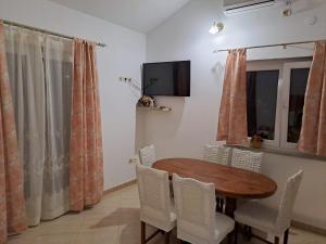 TV a/nebo společenská místnost v ubytování Apartments Mig