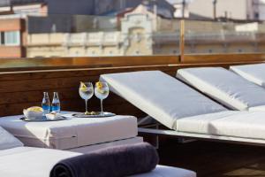 A seating area at Hotel Well and Come Barcelona