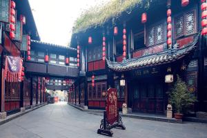 Fotografie z fotogalerie ubytování Chengdu Liaofan Design B&B Wuhou Temple Jinli Kuanzhai Alley 1 Bedroom 1 Living Room River View King Room Private Simple Design Style Independent Space Suite v destinaci Čcheng-tu