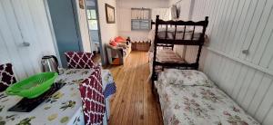 Postel nebo postele na pokoji v ubytování CASA de 2 quartos com 2 ares-condicionados em TORRES-RS - Na mais bela praia Gaúcha - Cozinha - Banheiro - TV smart 32 e Wi-Fi - Estacionamento - Anfitriã Superhost no BnB + 56 fotografií