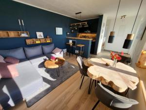 Posezení v ubytování Modern-gemütliche FeWo mit Sauna