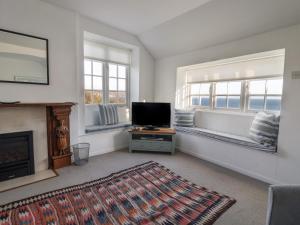 TV a/nebo společenská místnost v ubytování 4 East Cliff