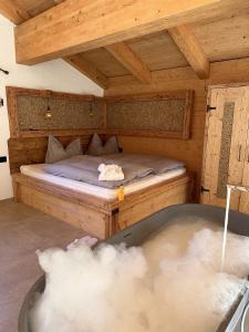 Postel nebo postele na pokoji v ubytování Chalet am Bachl 2