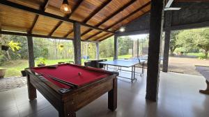 Habitación sin cocina en quinta Shizen内的一张台球桌