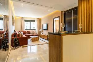 Et opholdsområde på Coral Coastal Suite - Beach & Pool